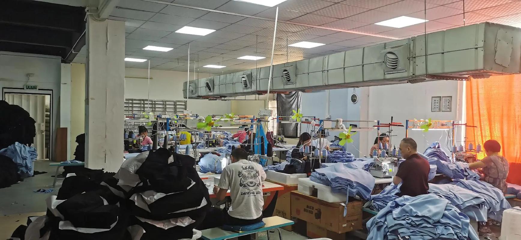 帶你走進服裝廠 車間實拍，揭秘服裝服飾零售的源頭